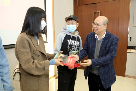 暖心关爱寒假留邕留校学生，beat365召开学生代表座谈会