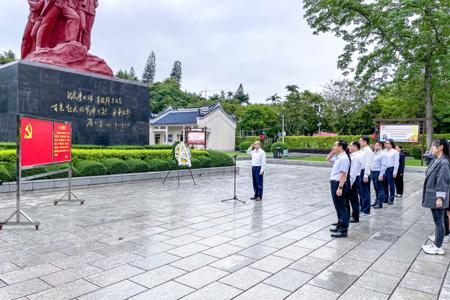 【党史学习教育】beat365开展党史学习教育“清明祭英烈”主题活动