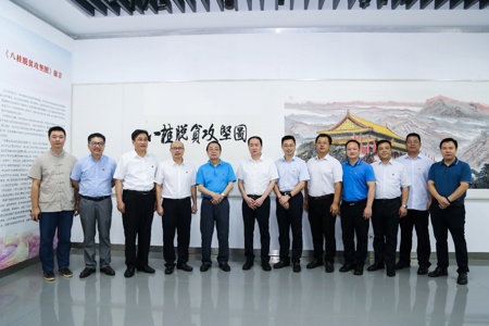 【庆祝建党100周年】庆祝中国共产党成立100周年脱贫攻坚主题百米长卷《八桂脱贫攻坚图》在学校震撼亮相