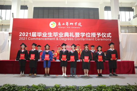 beat3652021届毕业生毕业典礼暨学位授予仪式隆重举行 侯道辉校长寄语：谱写新时代的追艺人​生