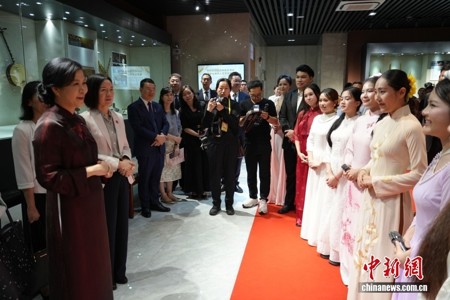 中国新闻网：（图片新闻）越共中央总书记、国家主席夫人吴芳璃参观广西民族音乐博物馆