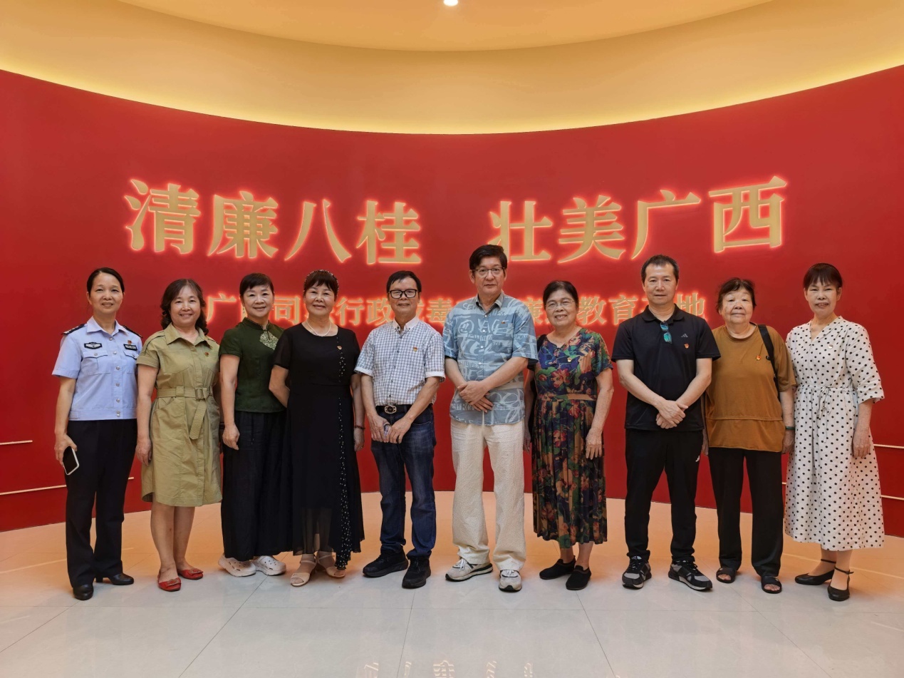 集体合影.jpg