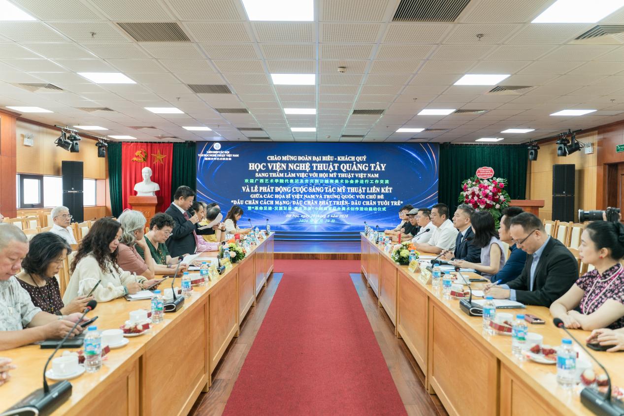 图6. 韦俊平一行访问越南文学艺术联合会，与杜洪军主席座谈