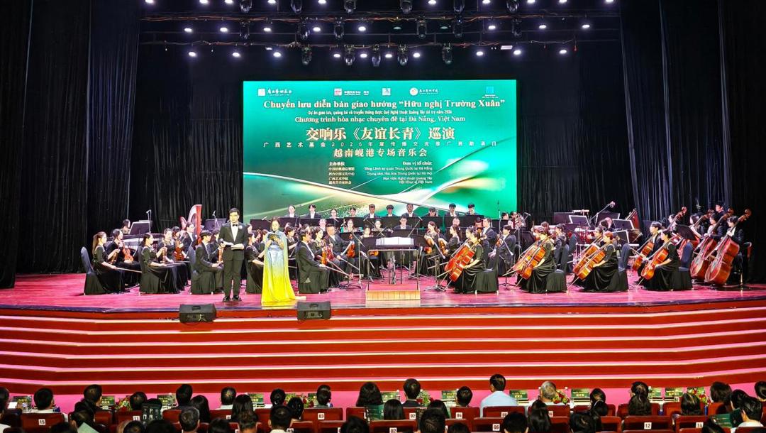 中越交响乐《友谊长青》奏响岘港 以乐为桥续写友谊新篇