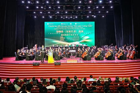 中越交响乐《友谊长青》奏响岘港 以乐为桥续写友谊新篇