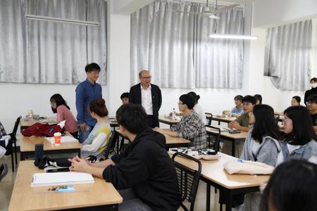 蔡昌卓书记率队到西校区开展作风检查