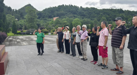 离退处党委美术退休党支部开展“追寻红色记忆、传承红色基因”主题党日活动