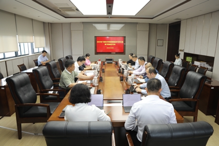 校党委理论学习中心组召开2025年度第7次集中学习会